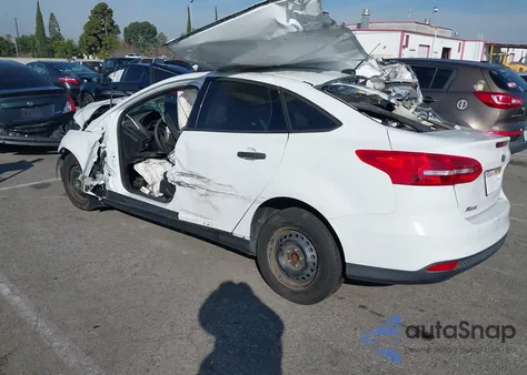 2016 Ford Focus S z USA, uszkodzony, nr VIN 1FADP3E23GL363075